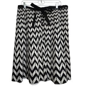 Worthington Women’s Black & White Chevron Print Skirt – Size 16